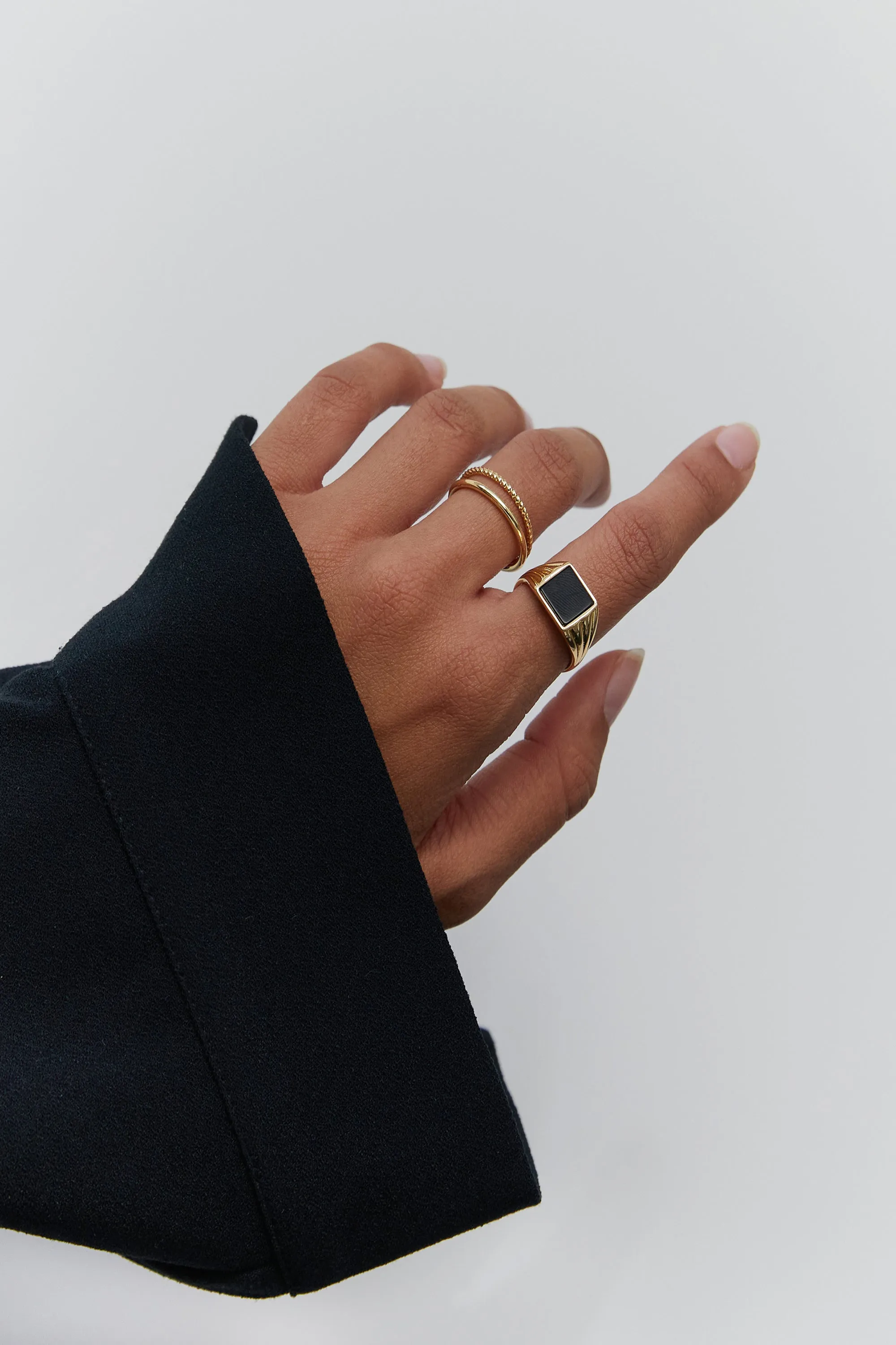 ONYX SIGNET RING