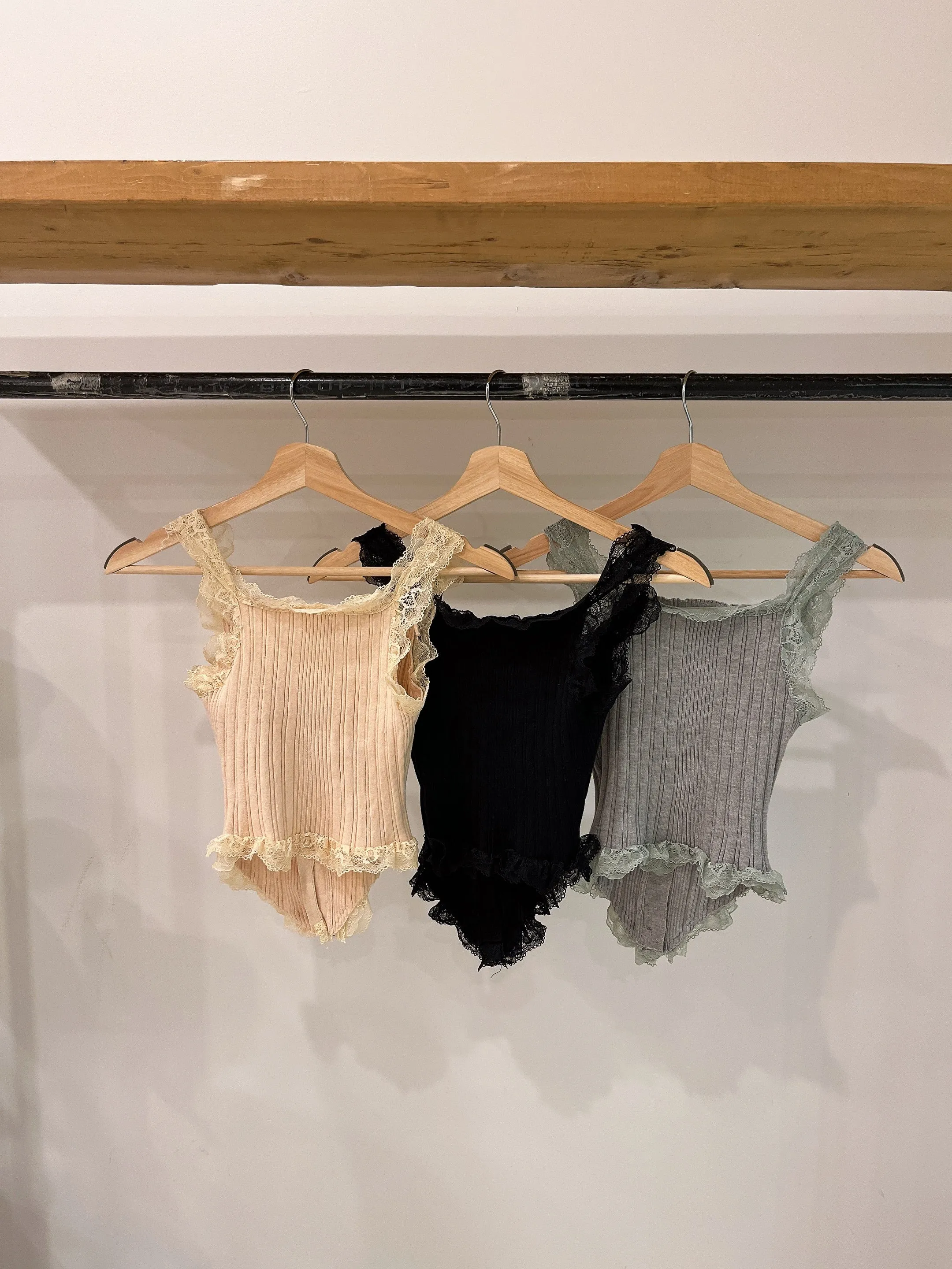 PEPPER Lace knit top