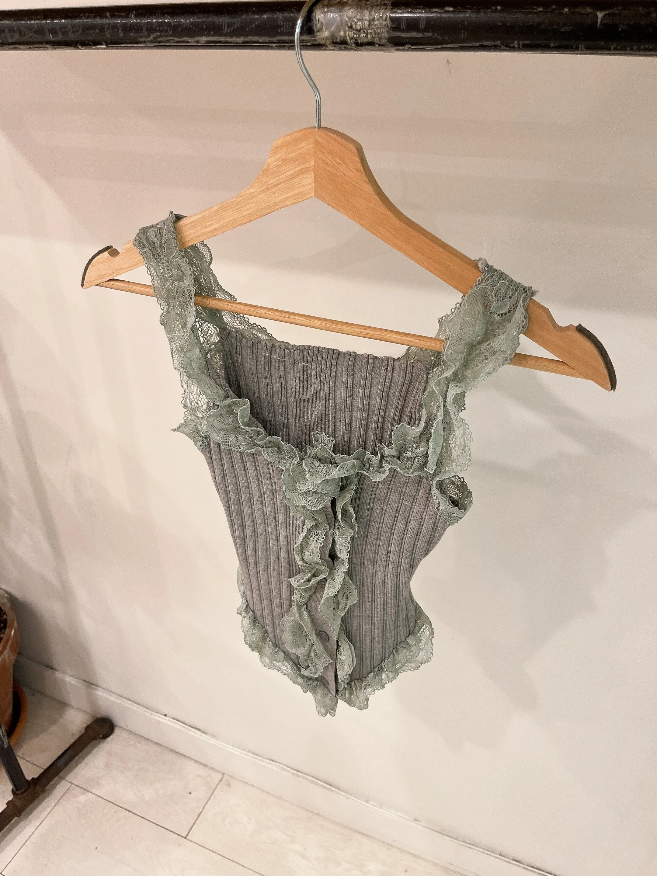 PEPPER Lace knit top